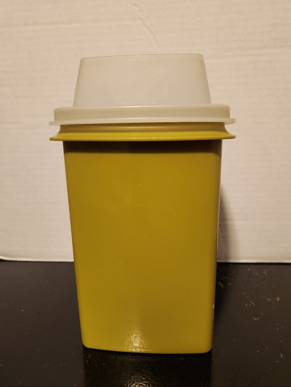 Vintage Tupperware 1 Quart Pickle Keeper 1330-6